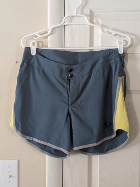 Pearl Izumi Women's Athletic Shorts - Teal with Yellow Accents M